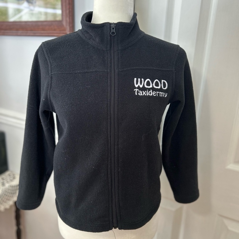 Bass pro outdoor kids jacket boys size medium black with wood taxidermy logo